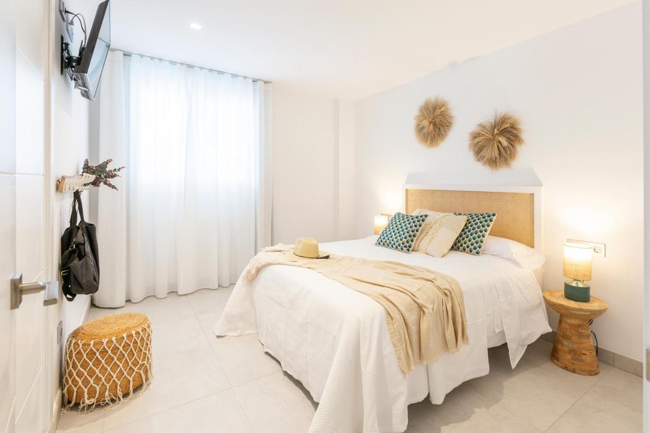 Apartamentos Martalia Nerja トロクス・コスタ エクステリア 写真