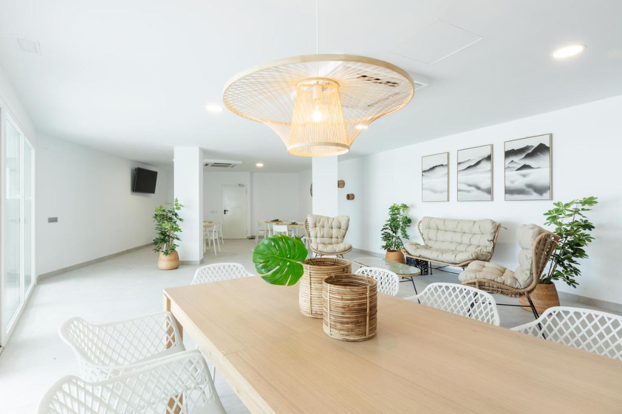 Apartamentos Martalia Nerja トロクス・コスタ エクステリア 写真