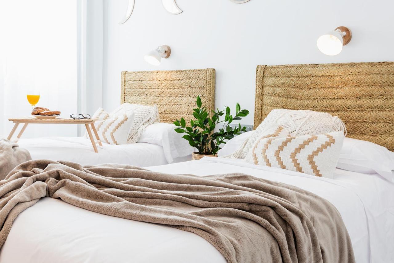 Apartamentos Martalia Nerja トロクス・コスタ エクステリア 写真
