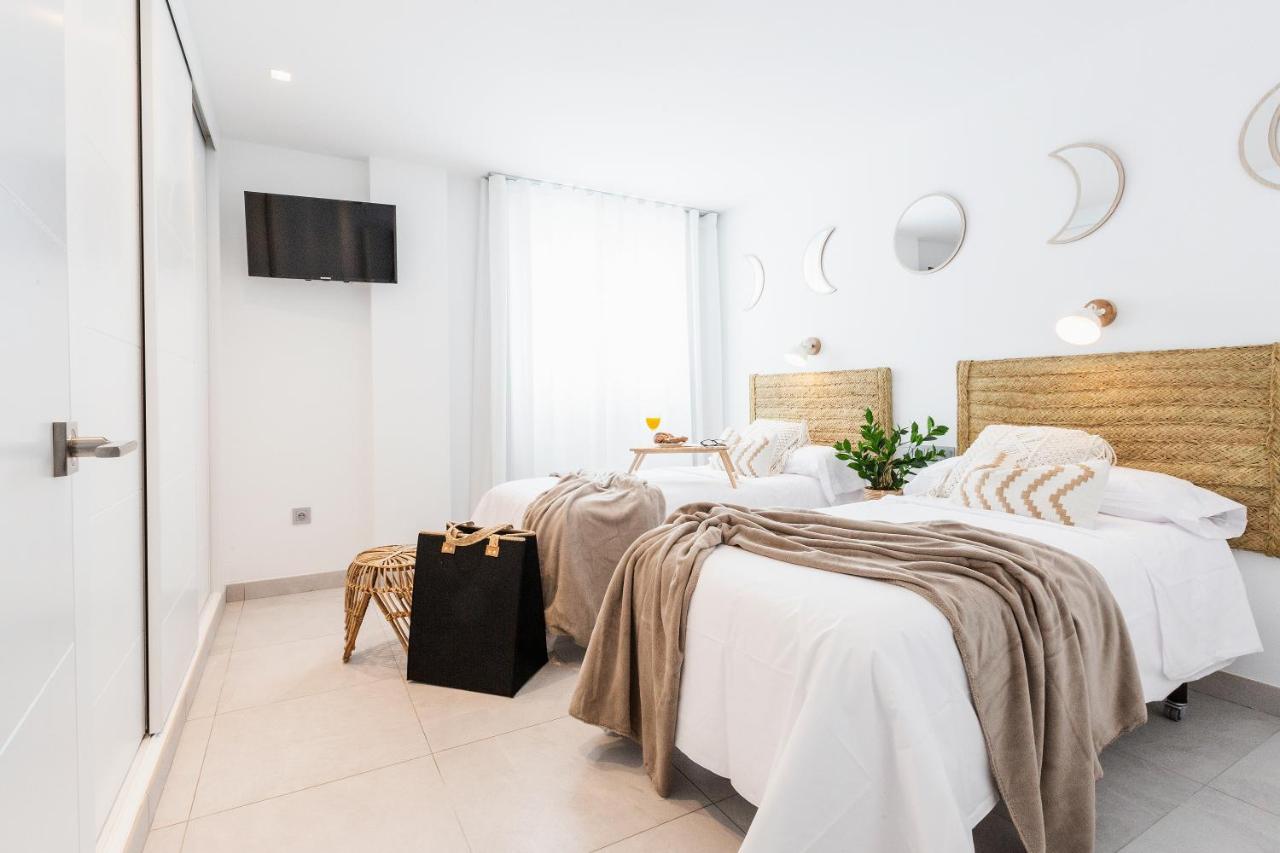 Apartamentos Martalia Nerja トロクス・コスタ エクステリア 写真