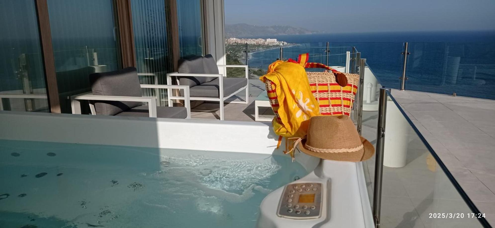 Apartamentos Martalia Nerja トロクス・コスタ エクステリア 写真